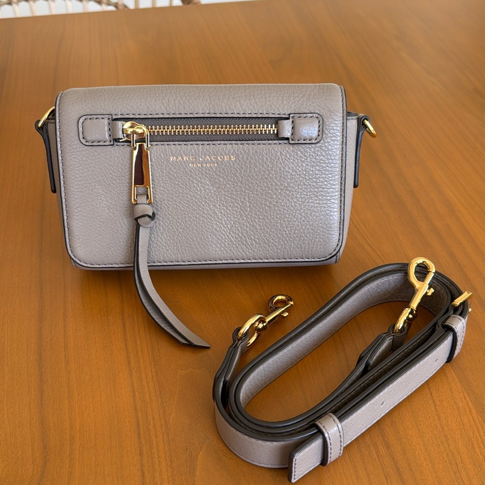 Marc Jacobs Recruit Gray/Taupe Pebbled Leather Crossbody Bag EUC